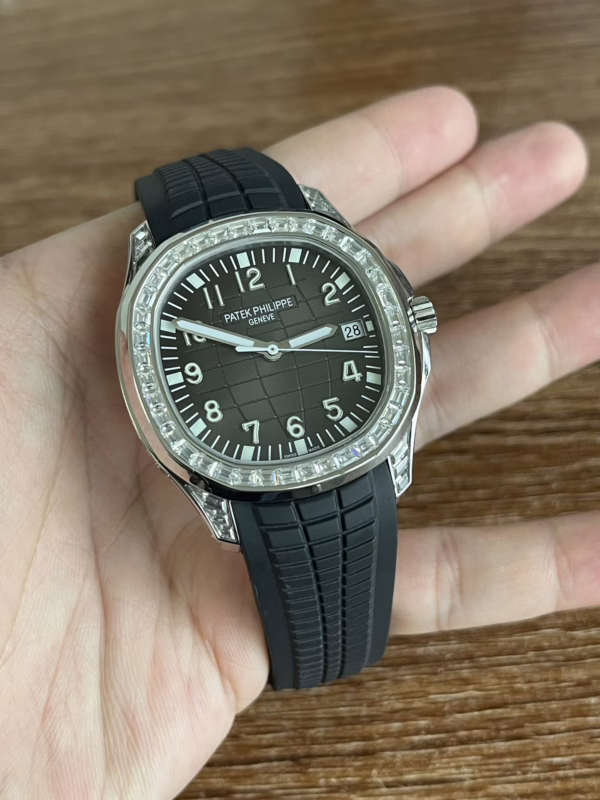 Replica Patek Philippe Aquanaut 5267 200A 001 Black Dial Diamond Bezel Watch 38.8MM - 图片 4