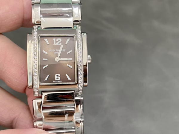 Patek Philippe Twenty-4 4910 1200A 010 Ladies Quartz 25x30mm - 图片 3