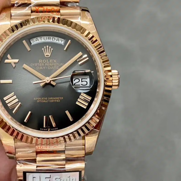 Rolex Day Date in 18 ct Everose Gold M228235 0055 40mm - 图片 2