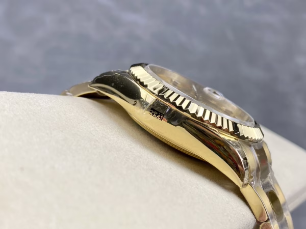 Rolex Sky Dweller 42mm Yellow Gold Champagne Dial m336938 0001 Men's Replica Watch - 图片 9